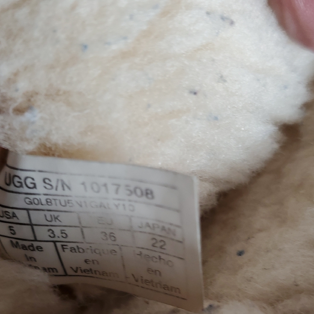 UGG Cream Suede Boots - 5 - Picture 13 of 13